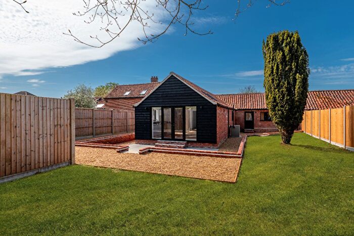 3 Bedroom Bungalow For Sale In Dereham Road, Scarning, NR19