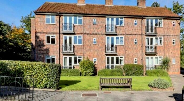 1 Bedroom Flat To Rent In Westall Close, Hertford, Herts, SG13
