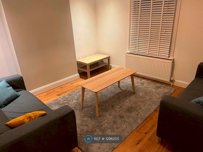 2 Bedroom Flat To Rent In Station Road, London N3