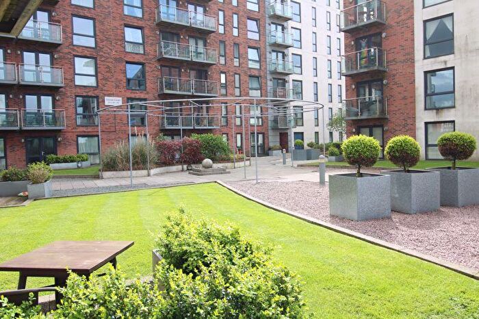 1 Bedroom Flat To Rent In Longfield Centre, Manchester, M25