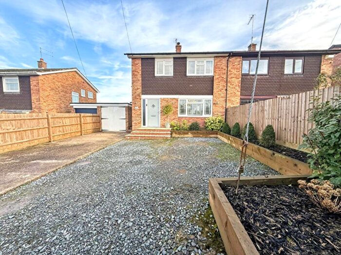 3 Bedroom Semi-Detached House For Sale In Croft Way Weedon, NN7
