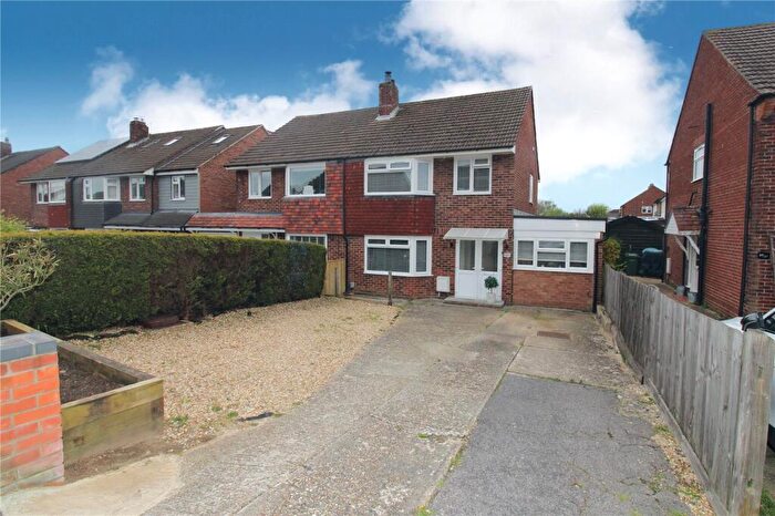 4 Bedroom Semi Detached House For Sale In Arundel Drive, Fareham, Hampshire, PO16