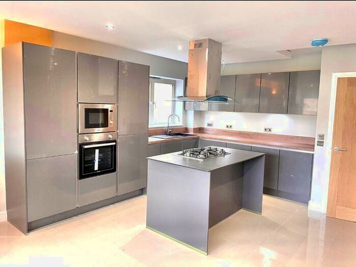 3 Bedroom Semi-Detached House To Rent In Lions Way, Cleckheaton, West Yorkshire, BD19