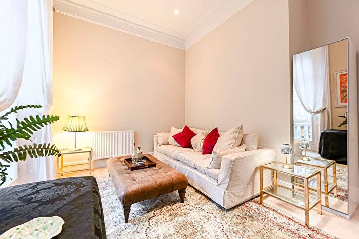 1 Bedroom Flat To Rent In Harcourt Terrace, Chelsea, London, SW10