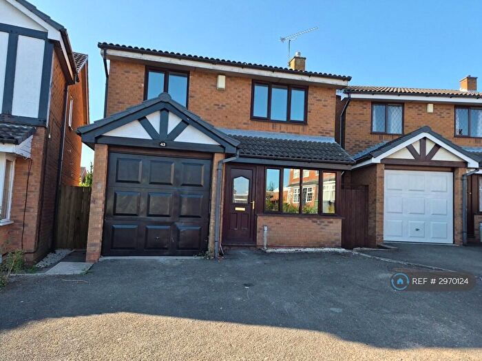 3 Bedroom Semi-Detached House To Rent In Tewkesbury Drive, Bedworth, CV12