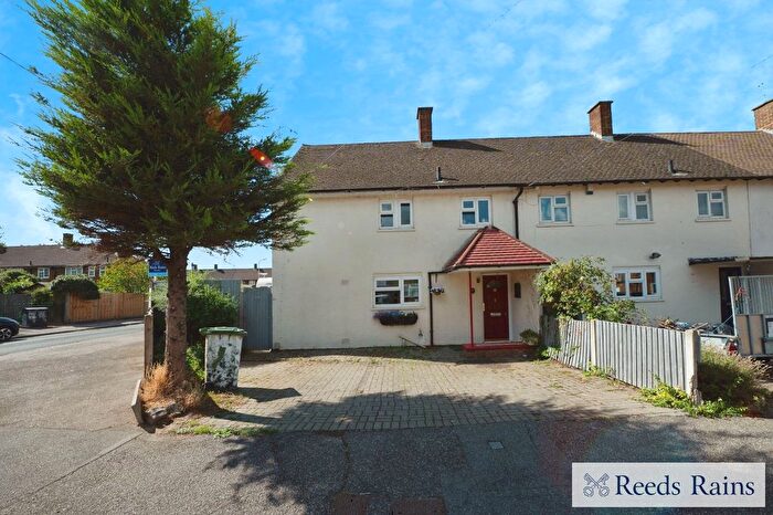 3 Bedroom End Of Terrace House For Sale In Gillam Way, Rainham, RM13
