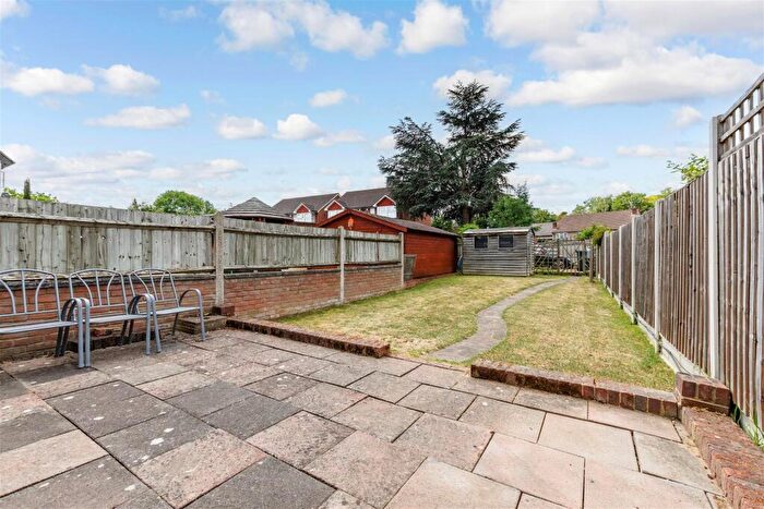 3 Bedroom End Of Terrace House For Sale In Hawley Road, Dartford, Kent, DA1