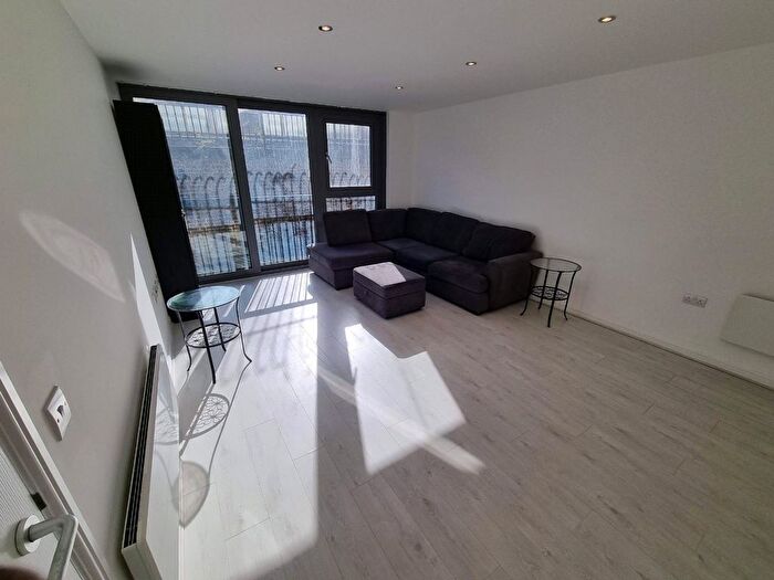 2 Bedroom Flat To Rent In Block D, Hornsey Road, N7