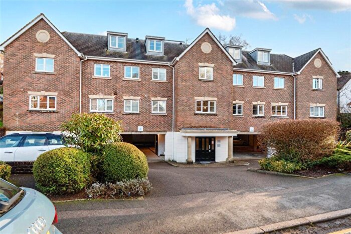 2 Bedroom Flat For Sale In Kings Road, Haslemere, Surrey, GU27