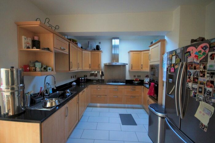 4 Bedroom Semi-Detached House To Rent In Headstone Lane, Harrow HA2