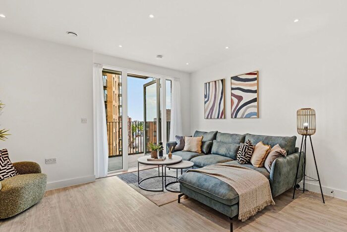 1 Bedroom Flat To Rent In Boyle Court, Lampton Parkside, Hounslow, TW3