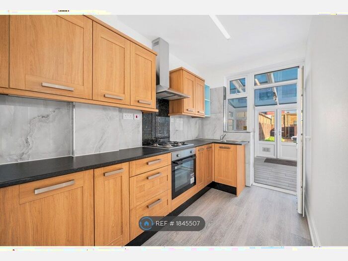 3 Bedroom Semi-Detached House To Rent In Streatfield Road, Harrow, HA3