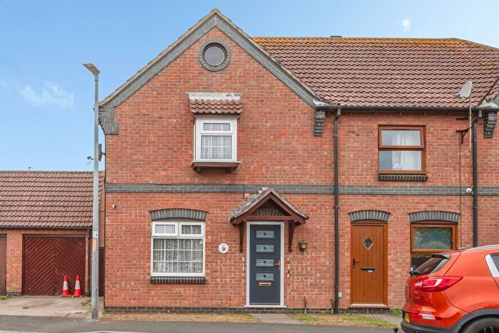3 Bedroom End Of Terrace House For Sale In Diana Way, Caister-On-Sea, Great Yarmouth, NR30