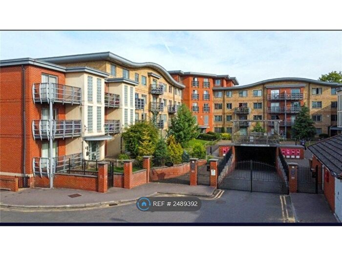 2 Bedroom Flat To Rent In Jubilee Square, Reading, RG1