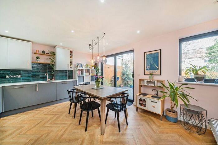 4 Bedroom Terraced House For Sale In Runnymede Crescent, Streatham, SW16