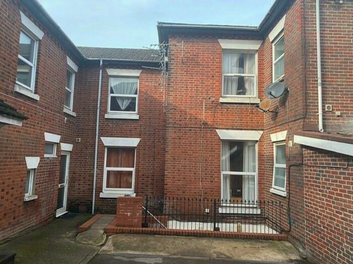 Studio To Rent In Radstock Road, Southampton, Hampshire, SO19