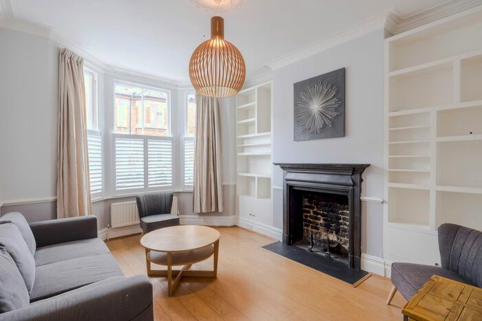 2 Bedroom Flat To Rent In Brayburne Avenue, London, SW4