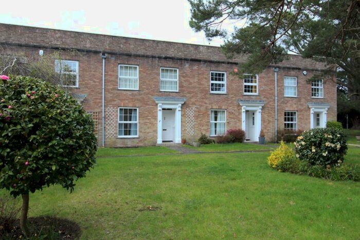 3 Bedroom Terraced House To Rent In Oakwood Road, Highcliffe, BH23