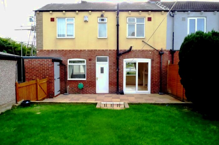 3 Bedroom Semi-Detached House To Rent In Green Hill Mount, Leeds, LS13