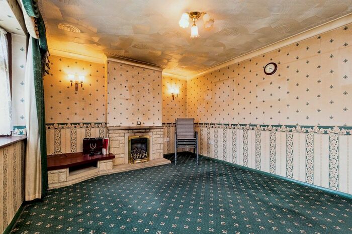 3 Bedroom Terraced House For Sale In Thatches Grove, Romford, RM6