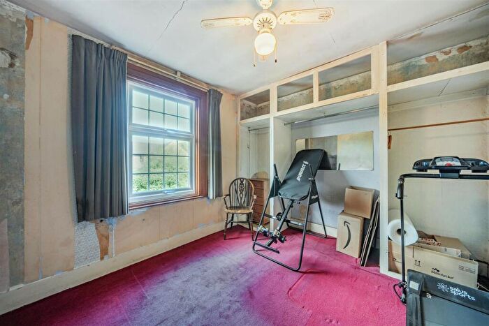 2 Bedroom Cottage For Sale In Wood Street, Mitcham, CR4