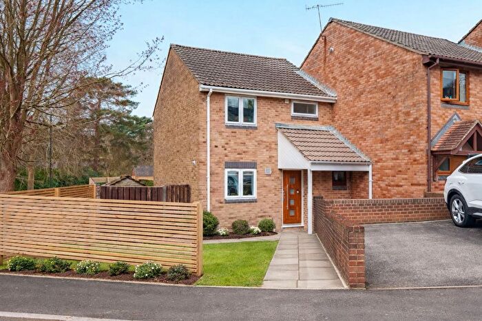 3 Bedroom End Terrace House For Sale In Clark Road, Crawley, RH11