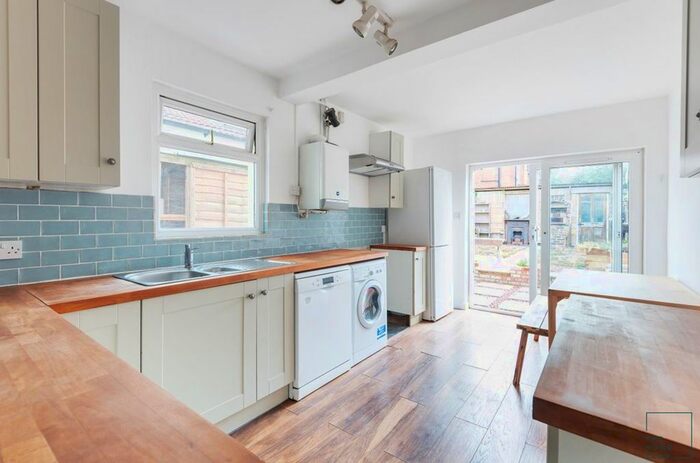 4 Bedroom Semi-Detached House To Rent In Recreation Road, Guildford, GU1