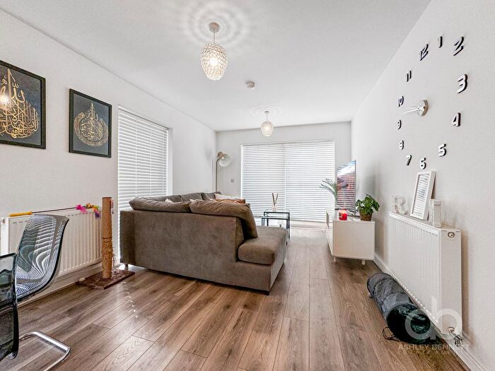 2 Bedroom Flat For Sale In Colliford Road, West Thurrock, Grays, RM20