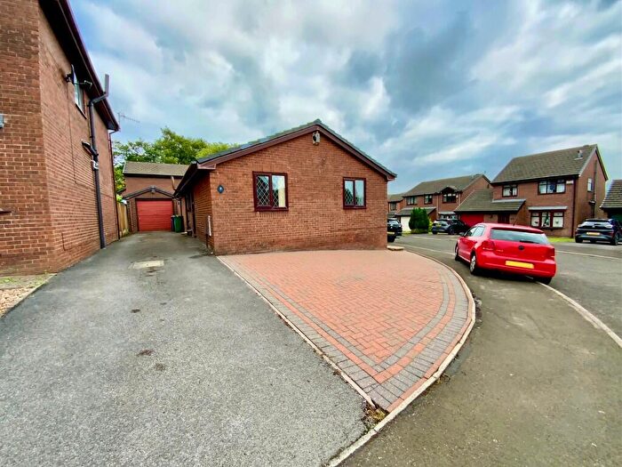 2 Bedroom Detached Bungalow To Rent In Printers Park, Hollingworth, SK14