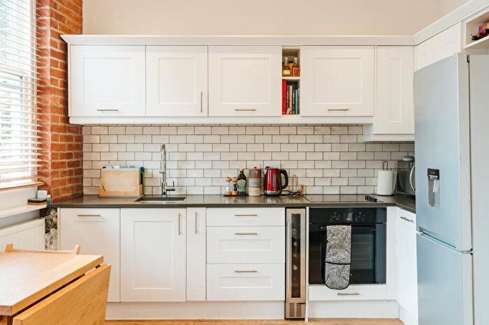 2 Bedroom Flat For Sale In St Peters Street, Angel, N1 - Photo 5