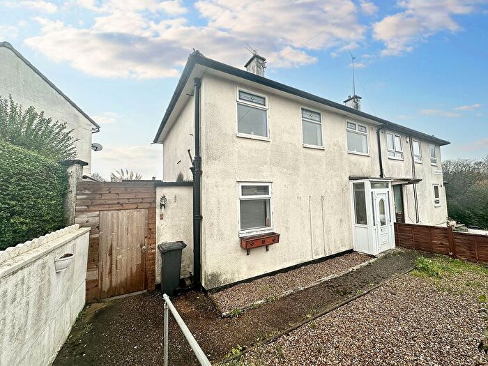 3 Bedroom Semi Detached House For Sale In Chadwick Walk, Leicester, LE4