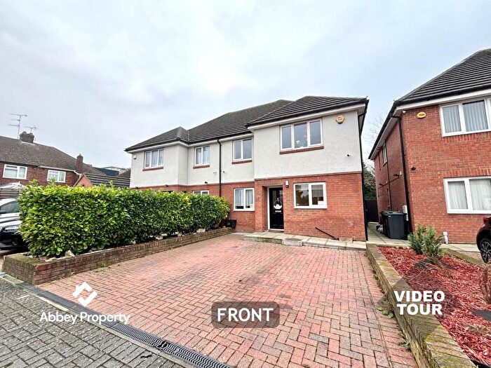 4 Bedroom Semi-Detached House To Rent In Poets Mews, Luton, LU4