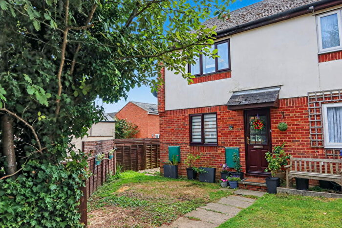 2 Bedroom End Of Terrace House For Sale In Warwick Road, Banbury, OX16