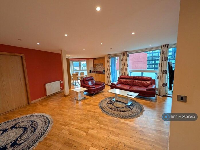 3 Bedroom Flat To Rent In Ingram Street, Glasgow, G1