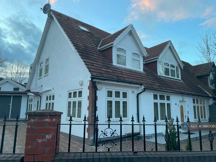 Studio To Rent In Manor Drive, Wembley, HA9