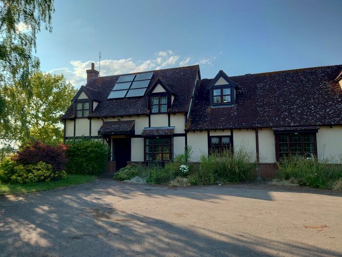 2 Bedroom Maisonette To Rent In Robins Folly, Bedford, MK44