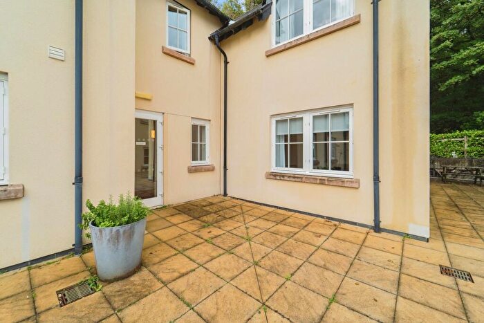 2 Bedroom Flat For Sale In St. Brides Hill, Saundersfoot, Pembrokeshire, SA69