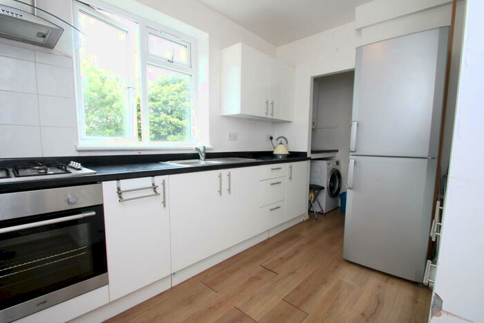 2 Bedroom Flat To Rent In Lingards Road, Lewisham, SE13