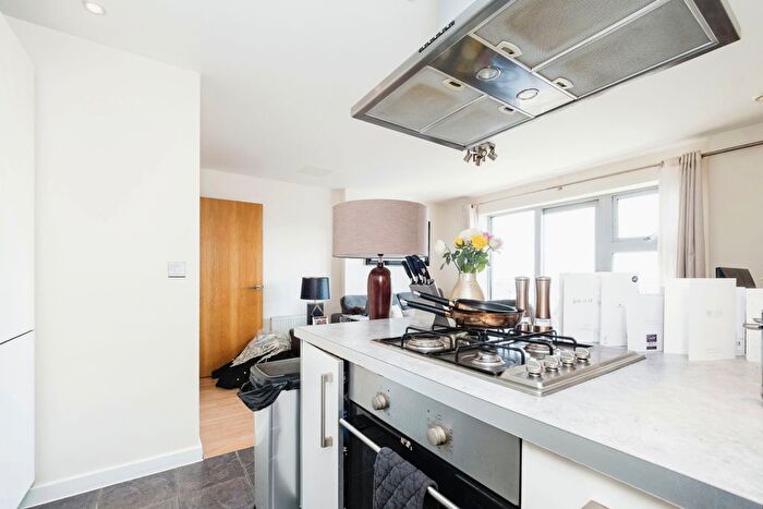 1 Bedroom Flat To Rent In Queen Mary Avenue, South Woodford, E18