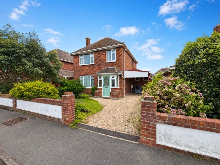 3 Bedroom Detached House For Sale In Clarence Road, Littlesea, DT4