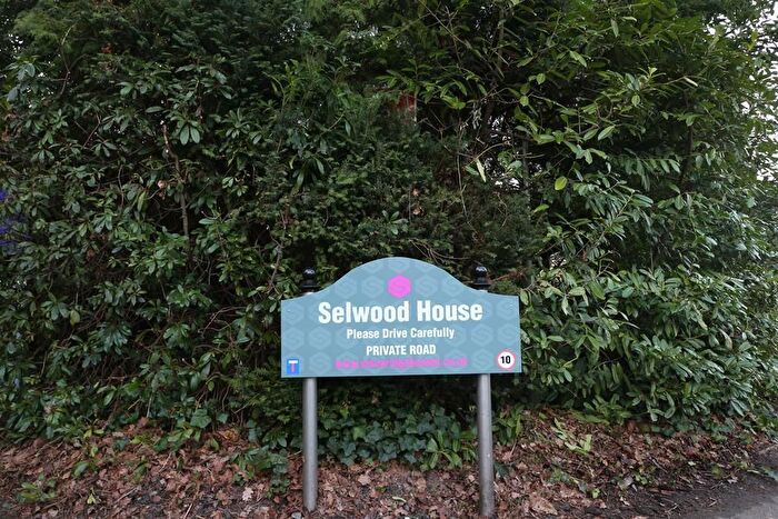 1 Bedroom Flat To Rent In Selwood House, Kemnal Road, Chislehurst, BR7
