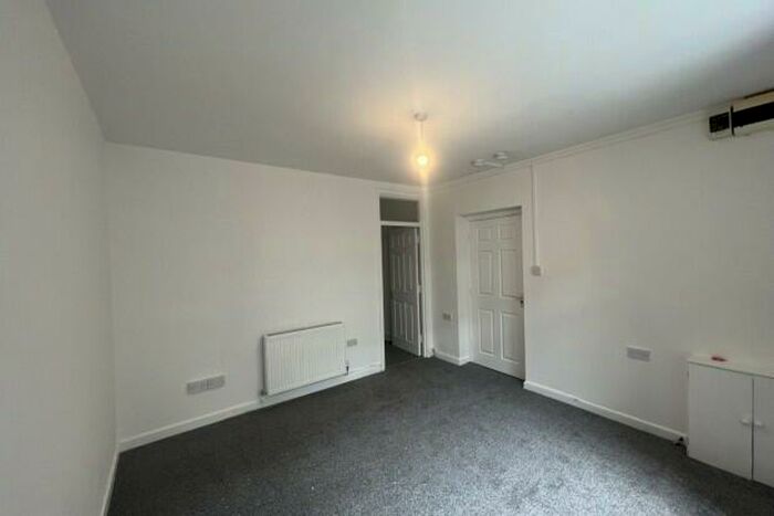 1 Bedroom Flat To Rent In High Street Barry, CF62