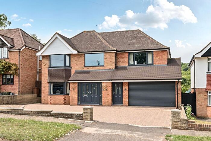 4 Bedroom Detached House For Sale In Chipstead Way, Banstead, SM7