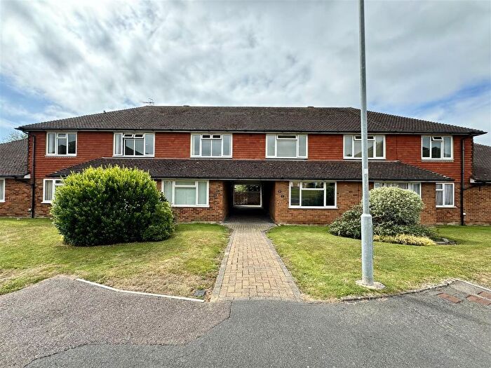 2 Bedroom Flat To Rent In Cowdray Close, Bexhill-On-Sea, TN39