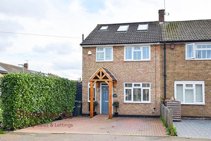 4 Bedroom End Of Terrace House For Sale In Dewhurst Road, Cheshunt, EN8