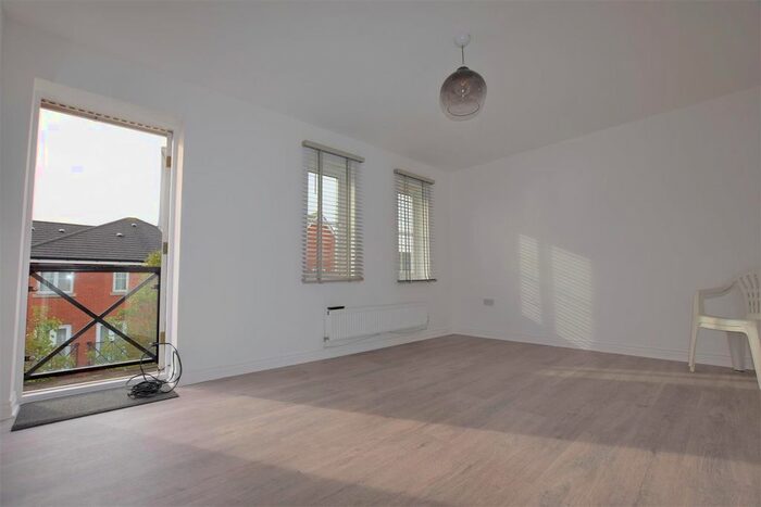 2 Bedroom Flat To Rent In Hevingham Drive, Chadwell Heath, RM6