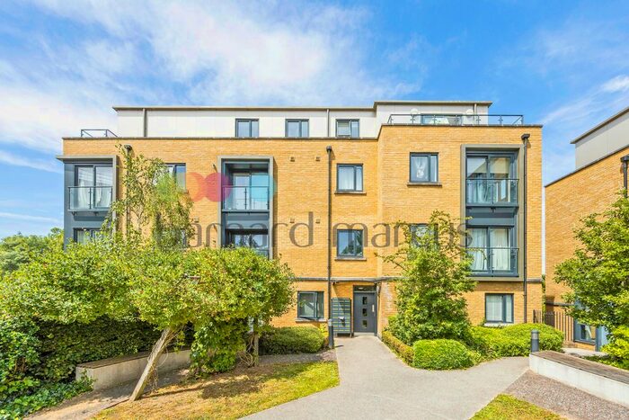 3 Bedroom Flat To Rent In Sanderstead Road, Sanderstead, South Croydon, CR2