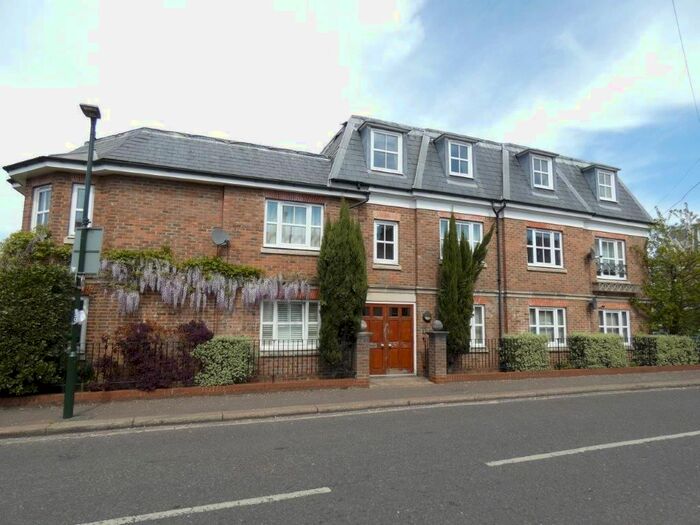 2 Bedroom Flat To Rent In Station Road, Hampton, TW12