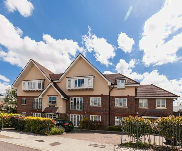 2 Bedroom Flat To Rent In Christopher Court, Hendon, NW4