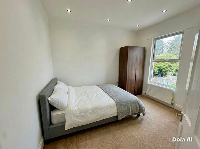 4 Bedroom Semi-Detached House To Rent In Stroud Rd London, SE25